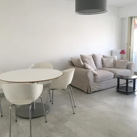 Appart - L'iliade Juan Centre Апартаменты *